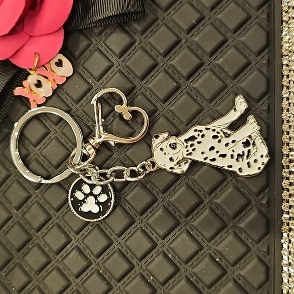 NEW! Dalmatian + Pawprint🐾 Keychain/Purse 👜🎒 Charm ~ Puppy 🎁 👩‍🚒👨‍🚒🚒 - Picture 2 of 13